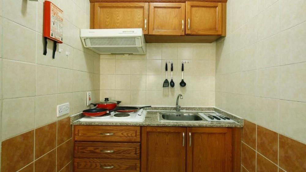 La Furnished And Semi Furnished 3*